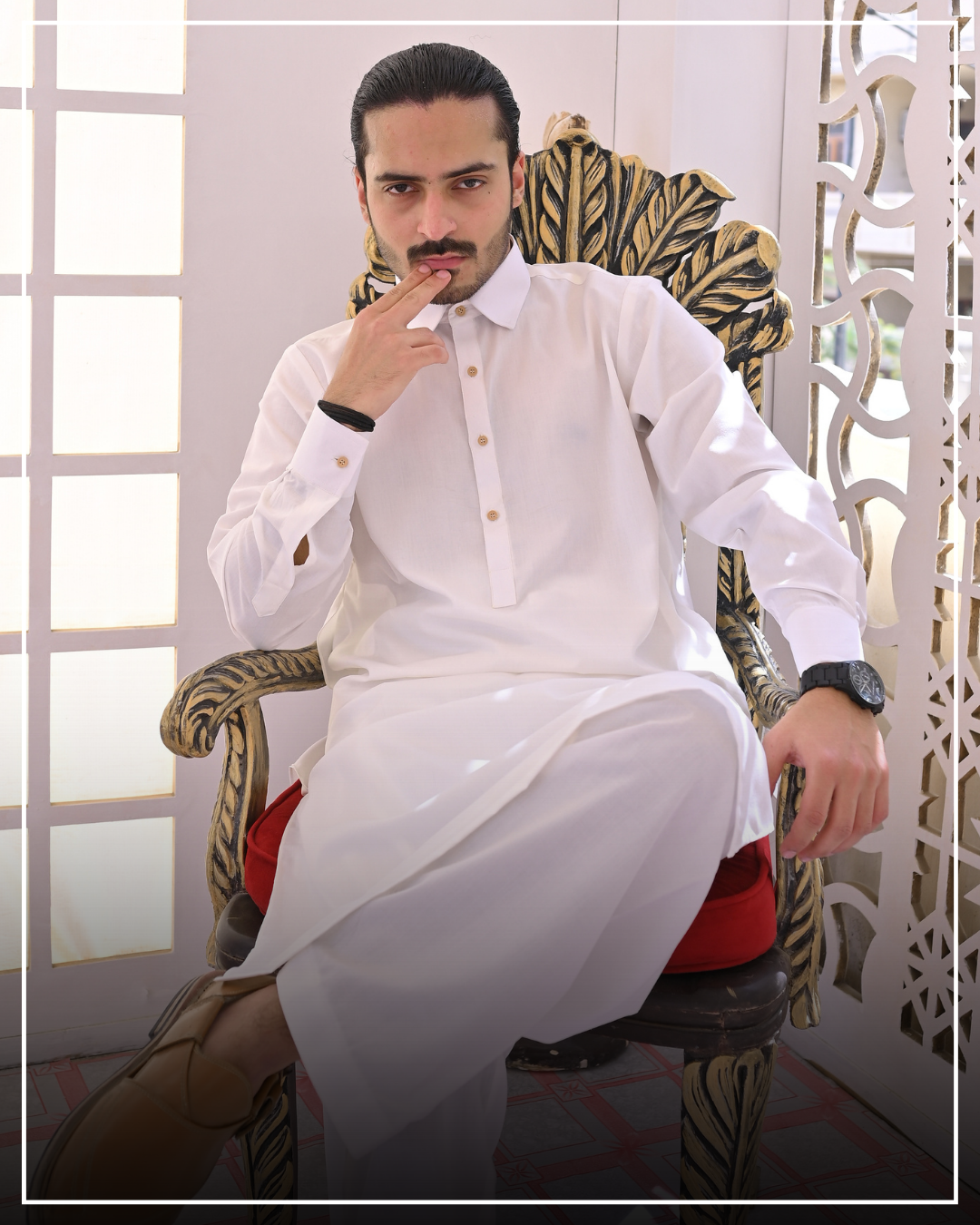 PRIME WHITE - French Collar
