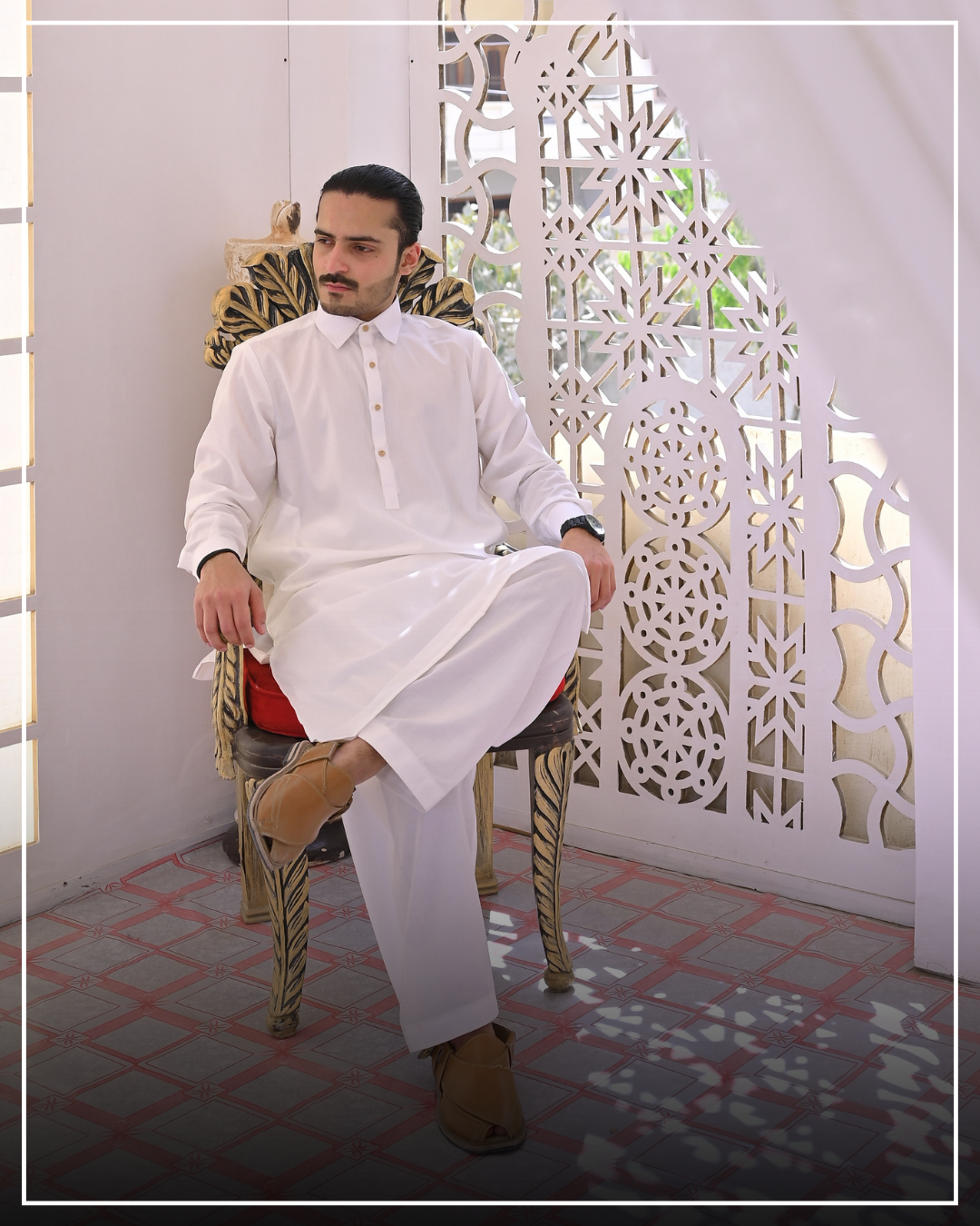 PRIME WHITE - French Collar